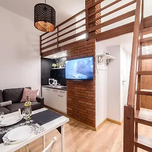 Hotel apartamentowy 2 Nights - Great Location, Right Next To Main Rail And Bus Station, 10 Min To Main Square By Foot